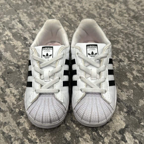 Toddler Adidas Superstar - Picture 2 of 8
